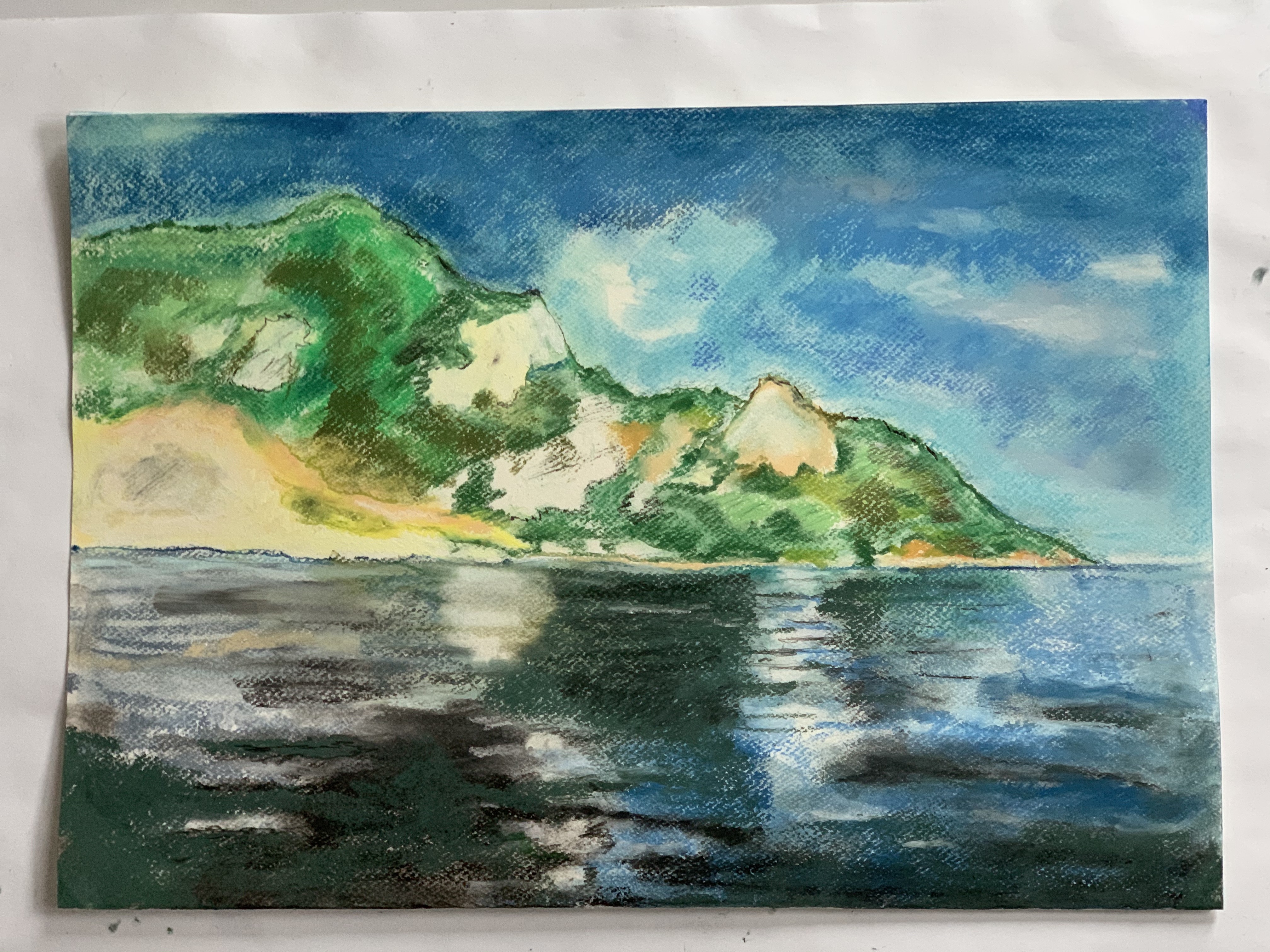 Steilküste mit Spiegelung